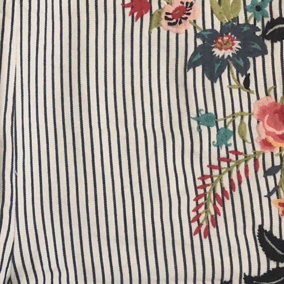 EEUC Worn Once LOFT Blue Stripped Floral Shorts 4 - Picture 3 of 3